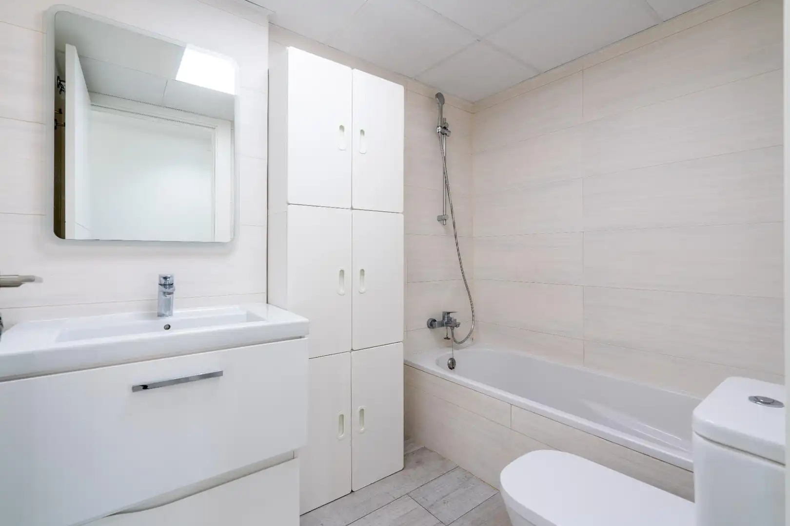 Baño de Piso en venta en Almería con Aire acondicionado, Calefacción y Jardín privado