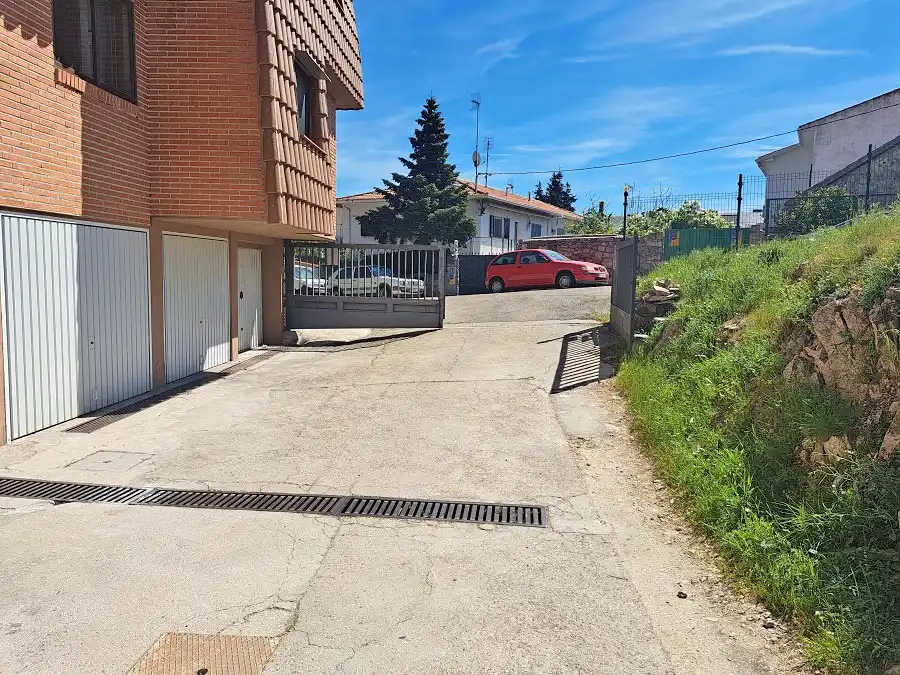 Parkplatz von Garage zur Miete in Torrelodones