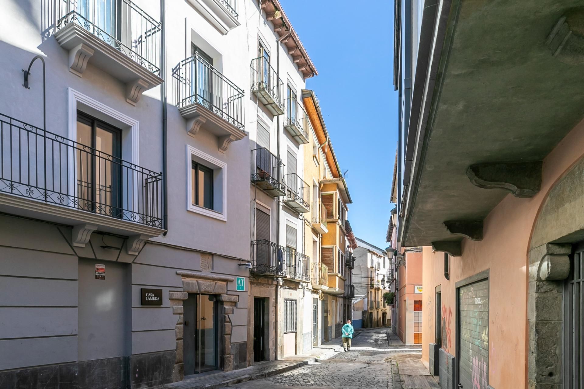 Vista exterior de Pis en venda en Jaca amb Calefacció i Balcó