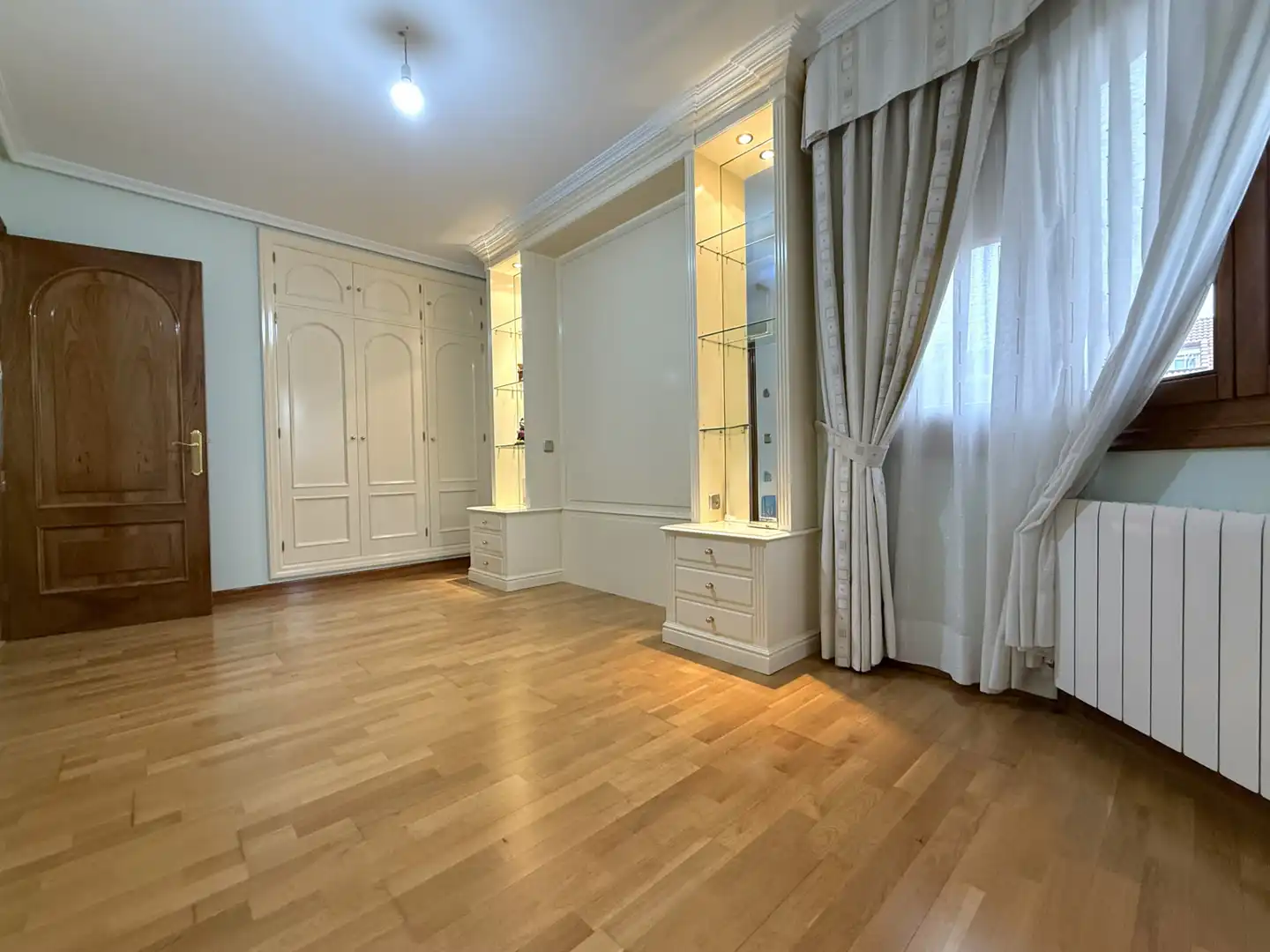 Dormitori de Casa o xalet en venda en Alcalá de Henares amb Aire condicionat, Calefacció i Jardí privat