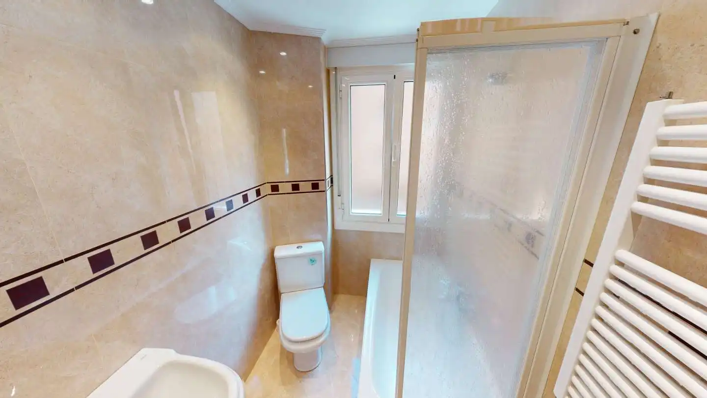 Baño de Piso en venta en Antzuola con Calefacción
