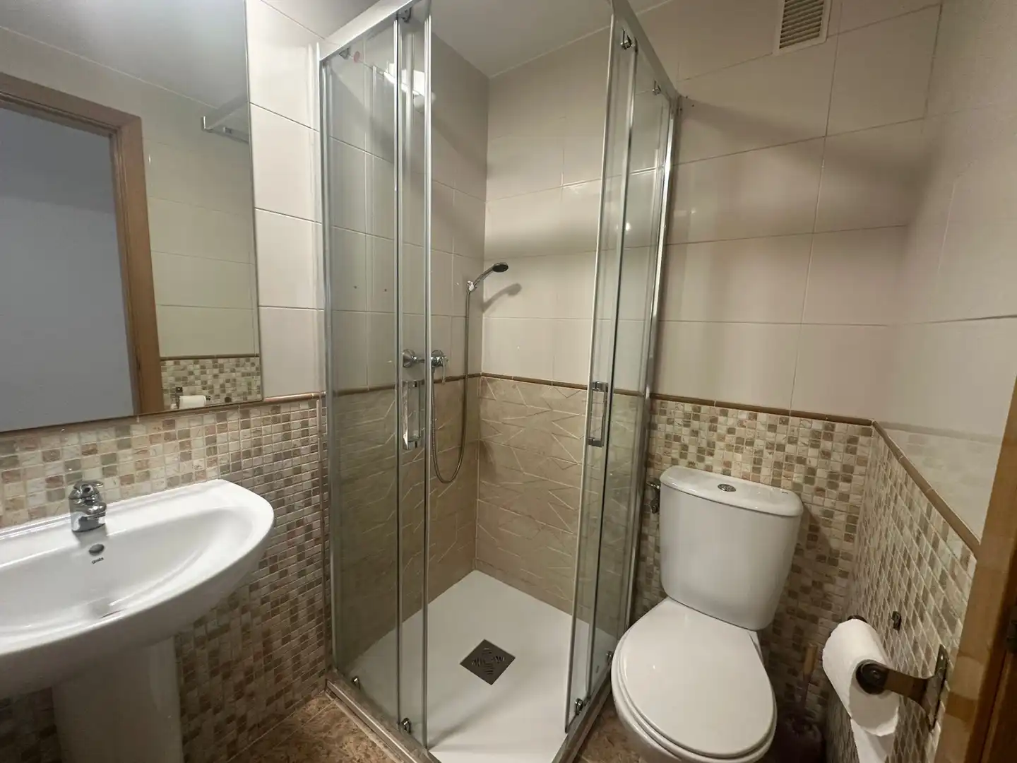 Baño de Piso de alquiler en Arganda del Rey con Calefacción, Terraza y Trastero