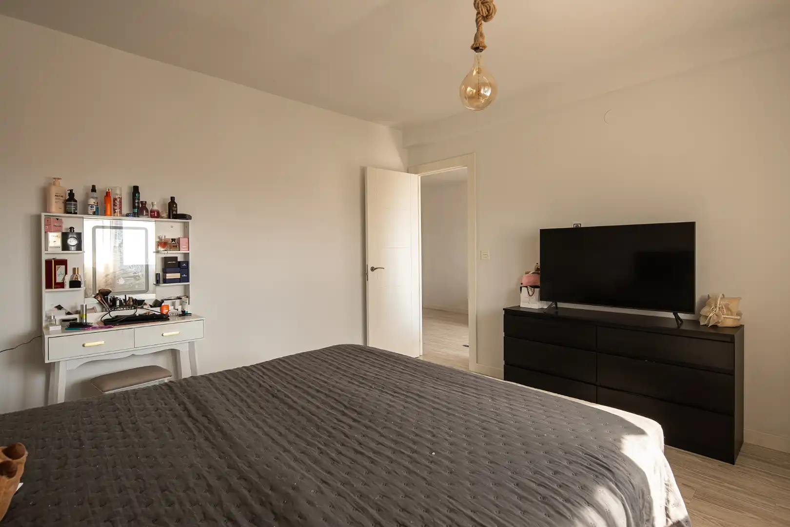 Bedroom of Flat for sale in Granada  with Air Conditioner, Parquet flooring and Terrace