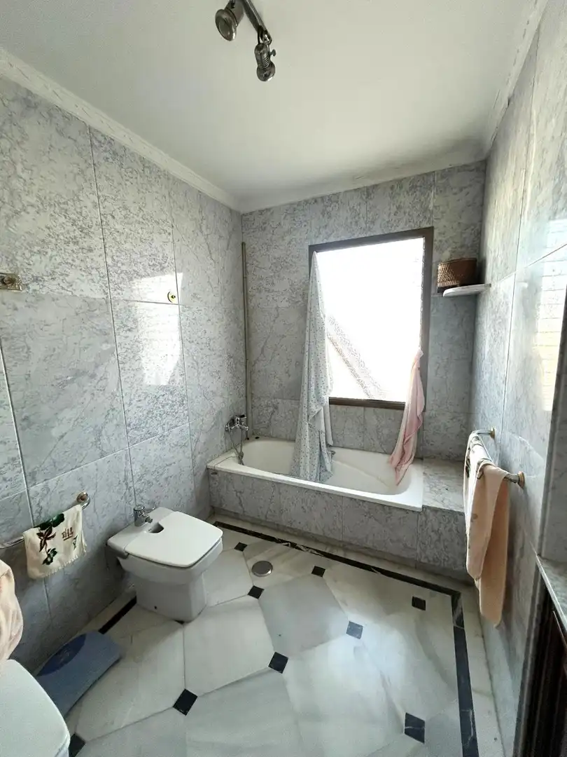 Baño de Casa o chalet en venta en Alcolea del Río con Aire acondicionado, Terraza y Amueblado