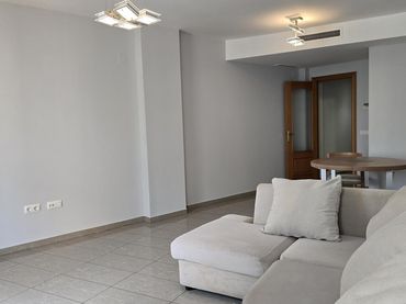Flat with lift for sale in Plaza de SS. MM. Los Reyes de España