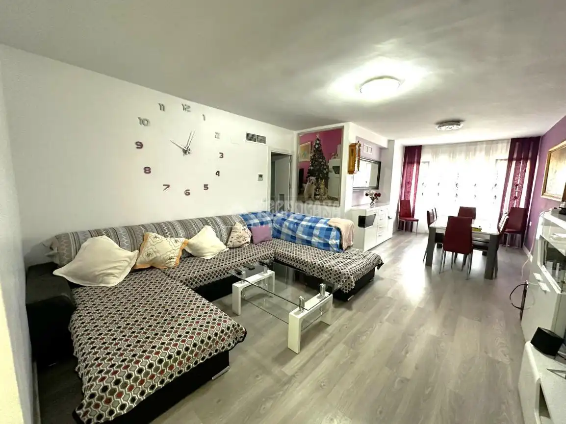 Sala de estar de Piso en venta en Parla con Aire acondicionado, Parquet y Amueblado