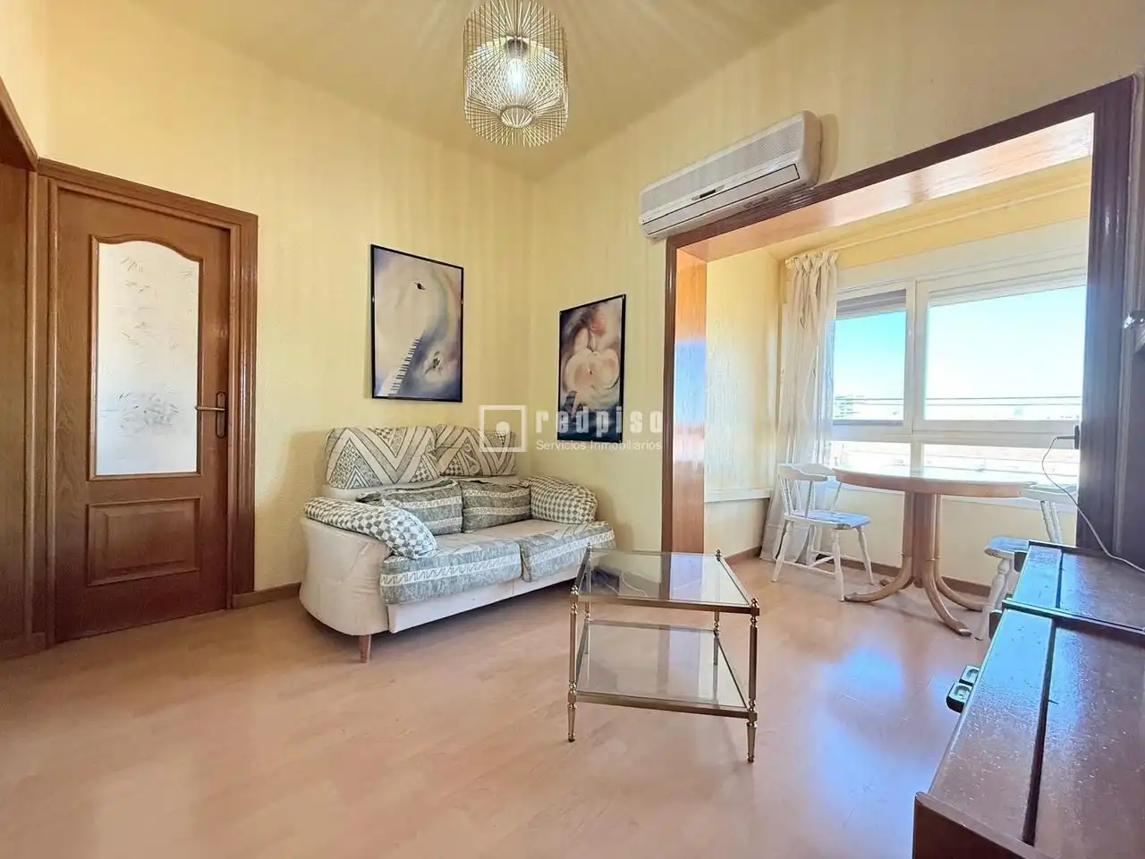 Living room of Flat for sale in Madrid  with Air Conditioner, Heating and Parquet flooring