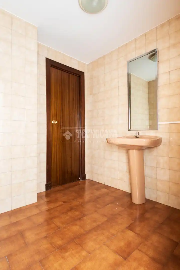 Bathroom of Flat for sale in Zaragoza  with Air Conditioner, Heating and Balcony