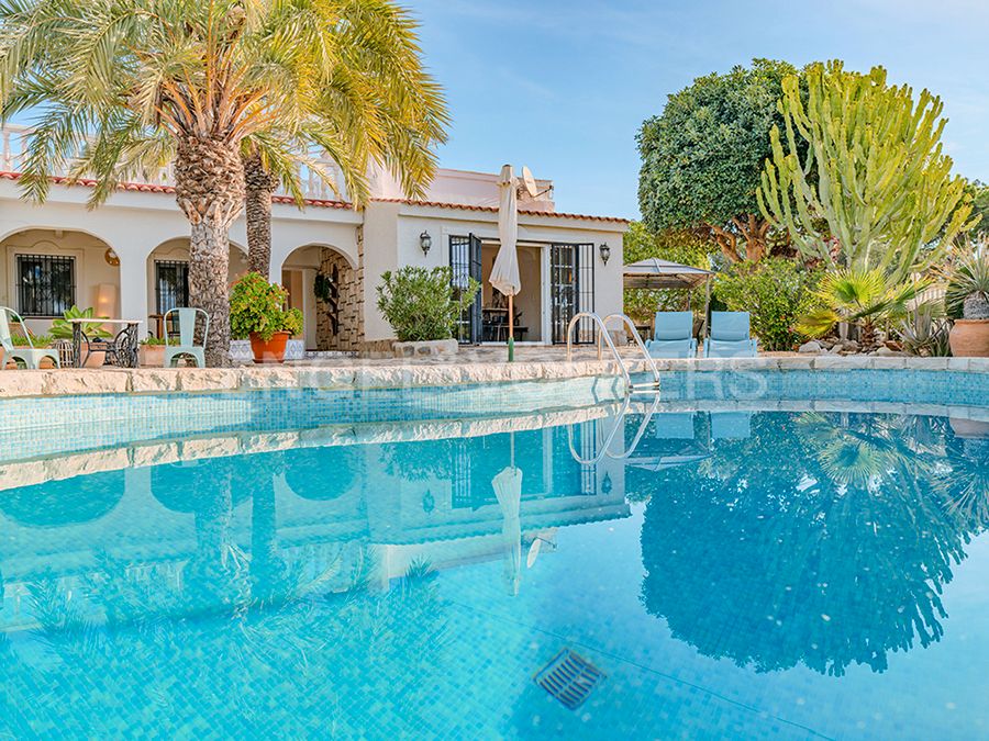 Swimming pool of House or chalet for sale in El Campello  with Air Conditioner, Heating and Private garden