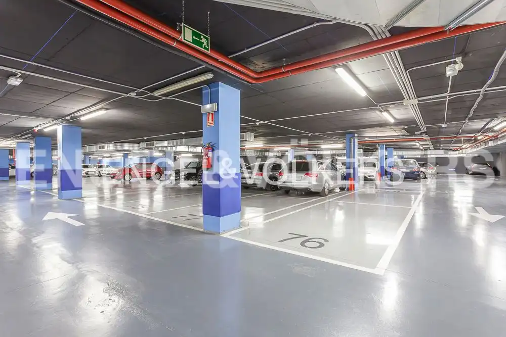 Parking of Attic for rent in Madrid  with Air Conditioner, Heating and Furnished