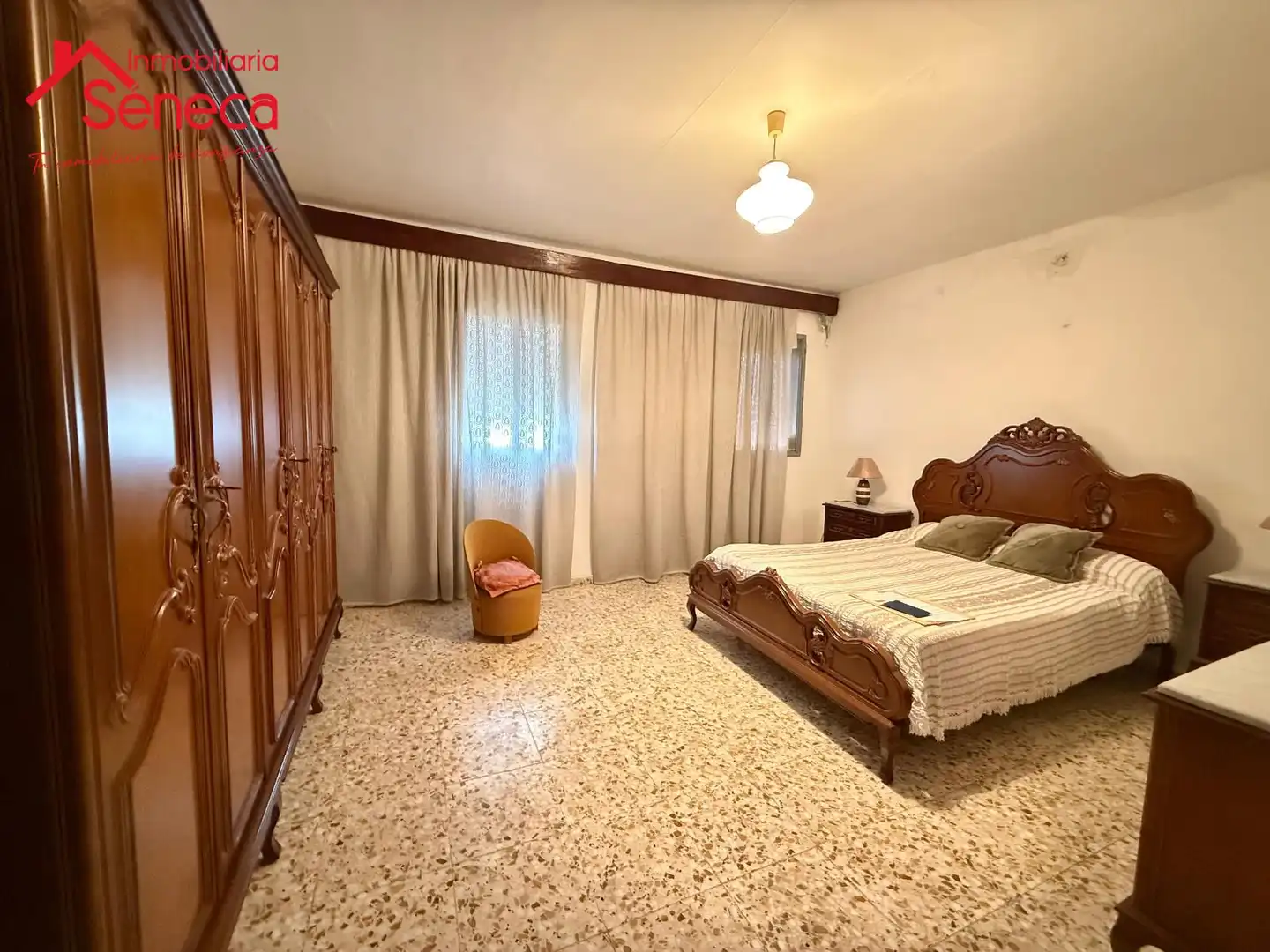 Dormitori de Casa adosada en venda en Córdoba amb Calefacció, Terrassa i Moblat