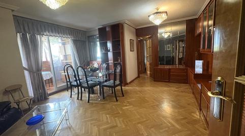 Foto 3 de Piso de alquiler en De Villalobos, Palomeras Sureste, Madrid