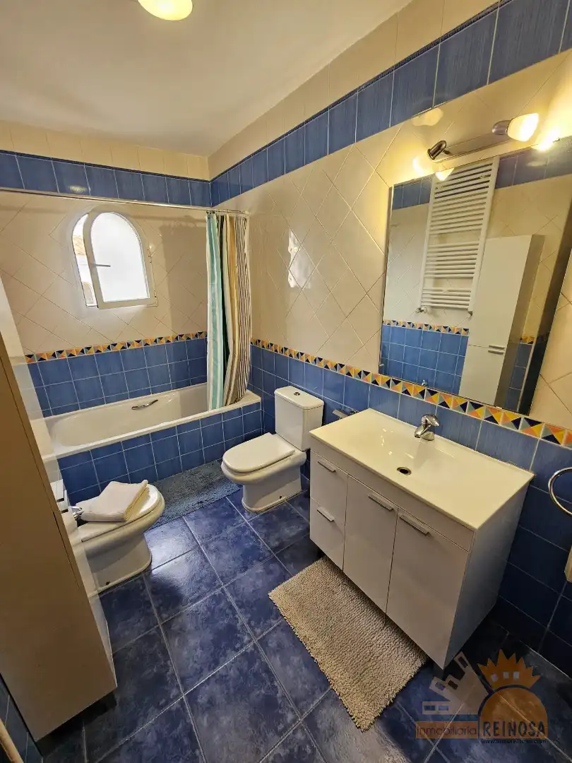 Badezimmer von Einfamilien-Reihenhaus zum Verkauf in Molina de Segura mit Klimaanlage, Heizung und Privatgarten