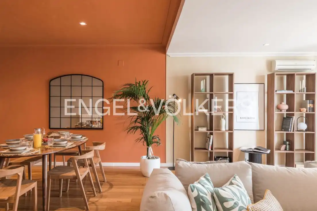 Wohnzimmer von Dachboden zum Verkauf in Barcelona mit Klimaanlage, Heizung und Parkett