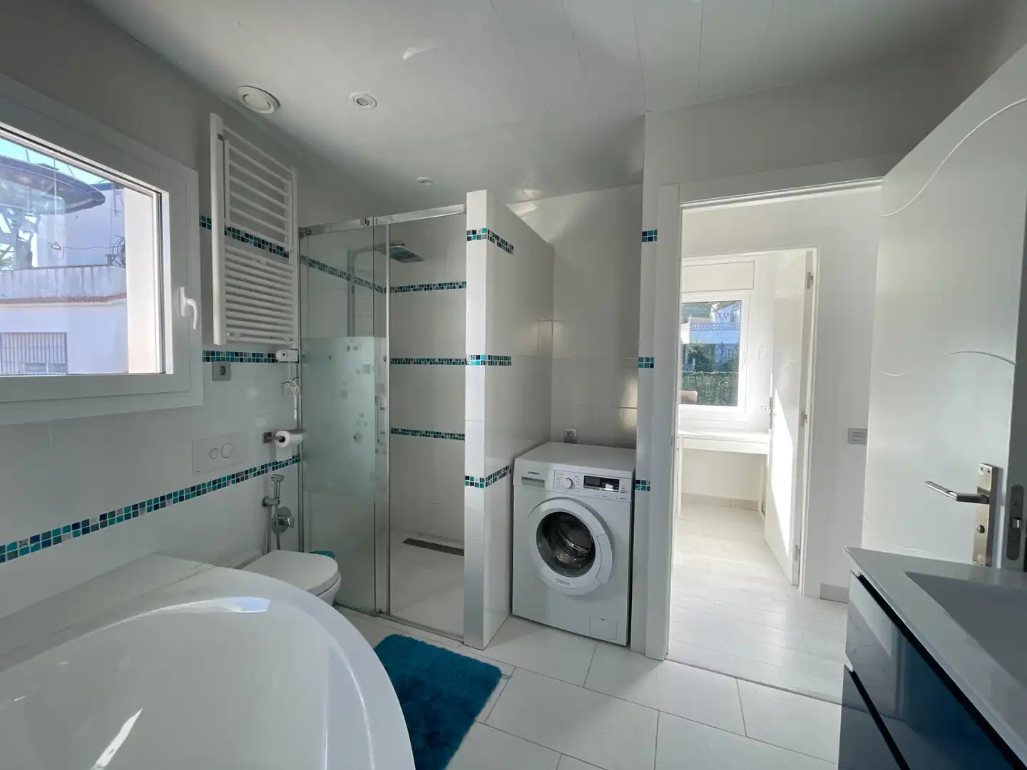 Bathroom of Houses for sale in Castelldefels  with Air Conditioner, Heating and Private garden