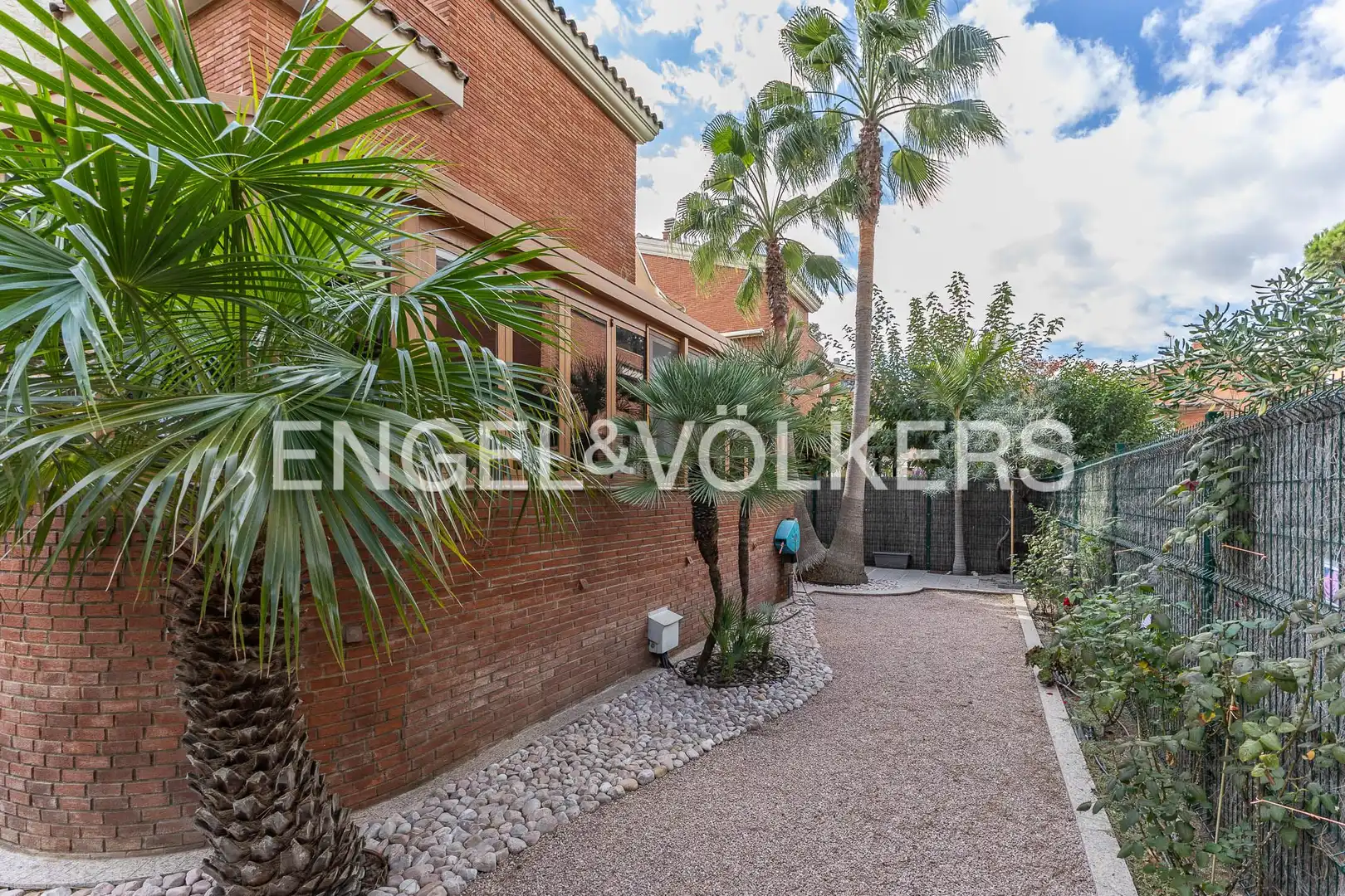 Vista exterior de Casa o xalet de lloguer en Gavà amb Aire condicionat, Calefacció i Jardí privat