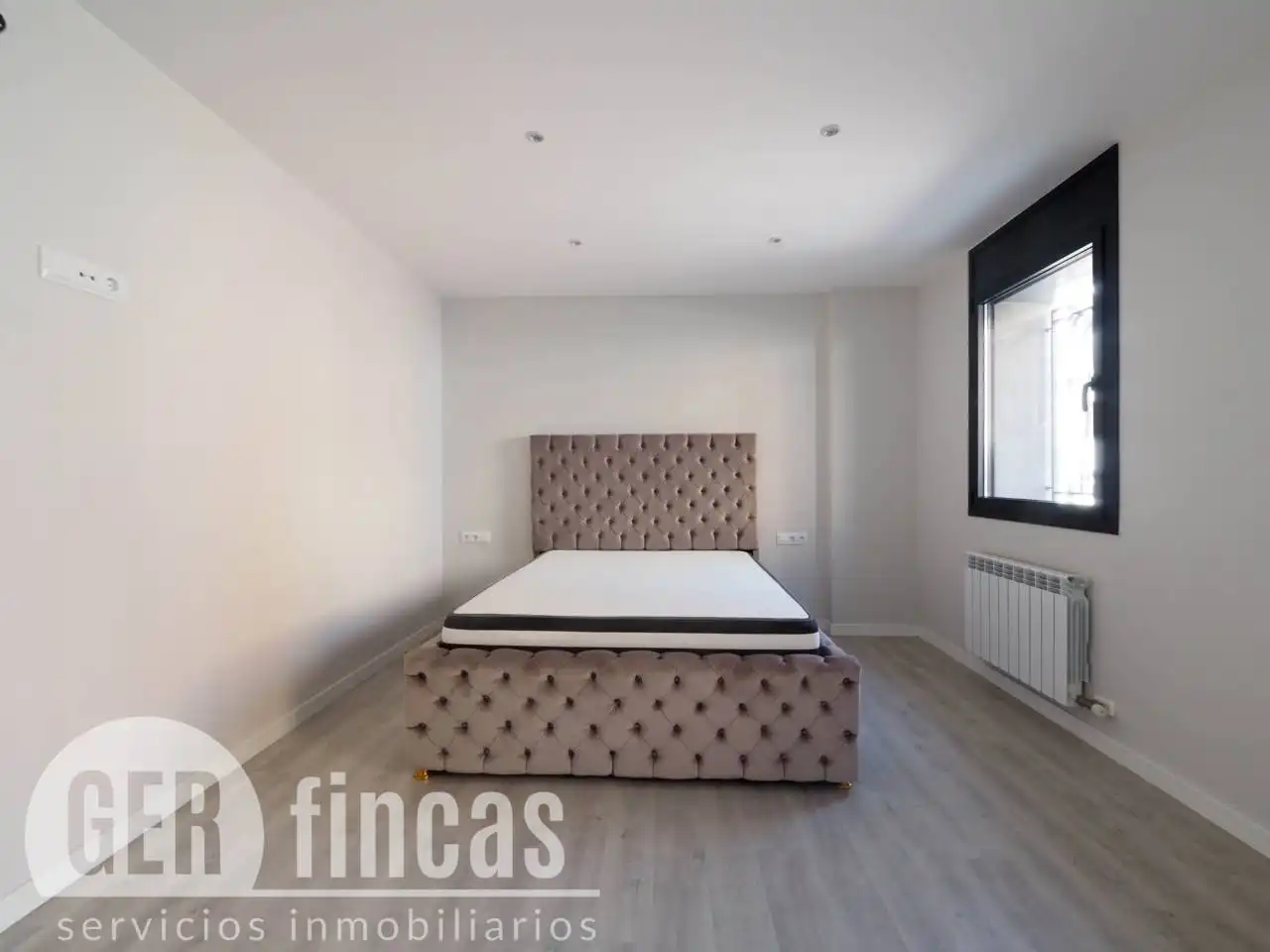 Flat for rent in Calle Josep Llimona, Poble Nou