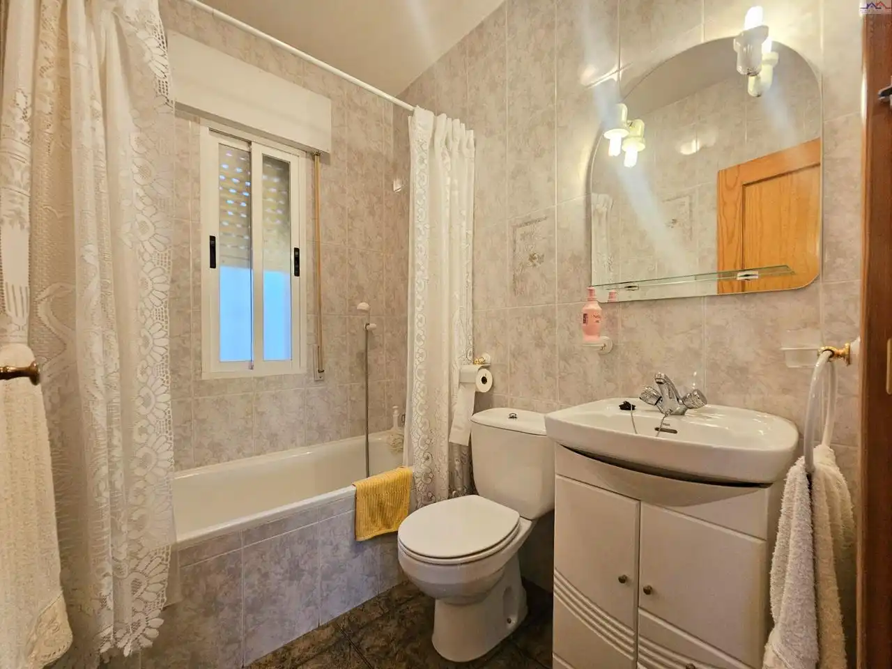 Baño de Casa o chalet en venta en Villa del Prado con Calefacción, Terraza y Trastero