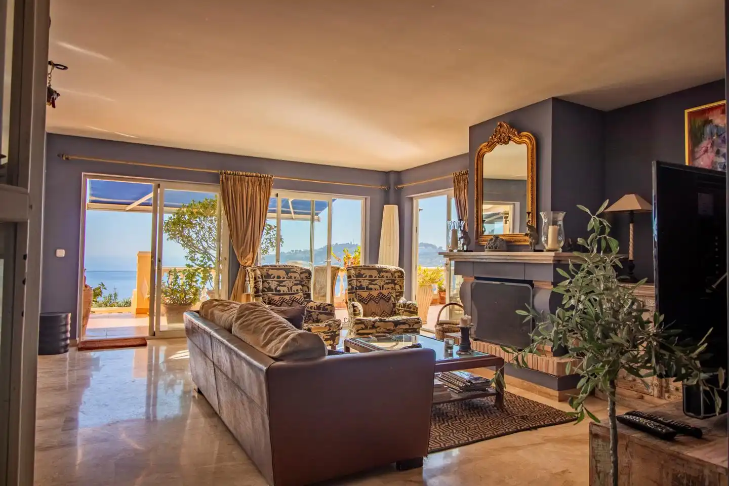 Wohnzimmer von Haus oder Chalet zum Verkauf in Almuñécar mit Klimaanlage, Privatgarten und Terrasse