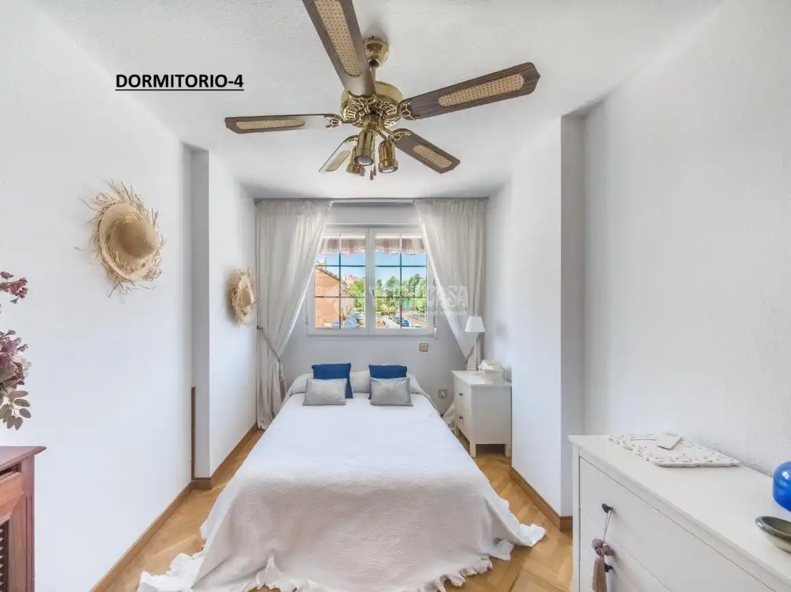 Dormitori de Casa adosada en venda en Leganés amb Aire condicionat, Calefacció i Terrassa