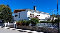 Vista exterior de Casa o xalet en venda en Llanes amb Calefacció, Jardí privat i Terrassa