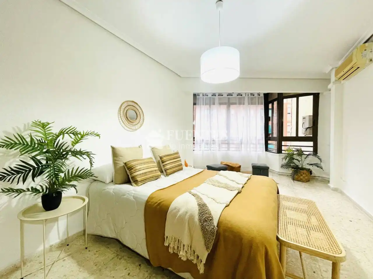 Habitación de Piso en venta en Alicante / Alacant con Aire acondicionado y Terraza