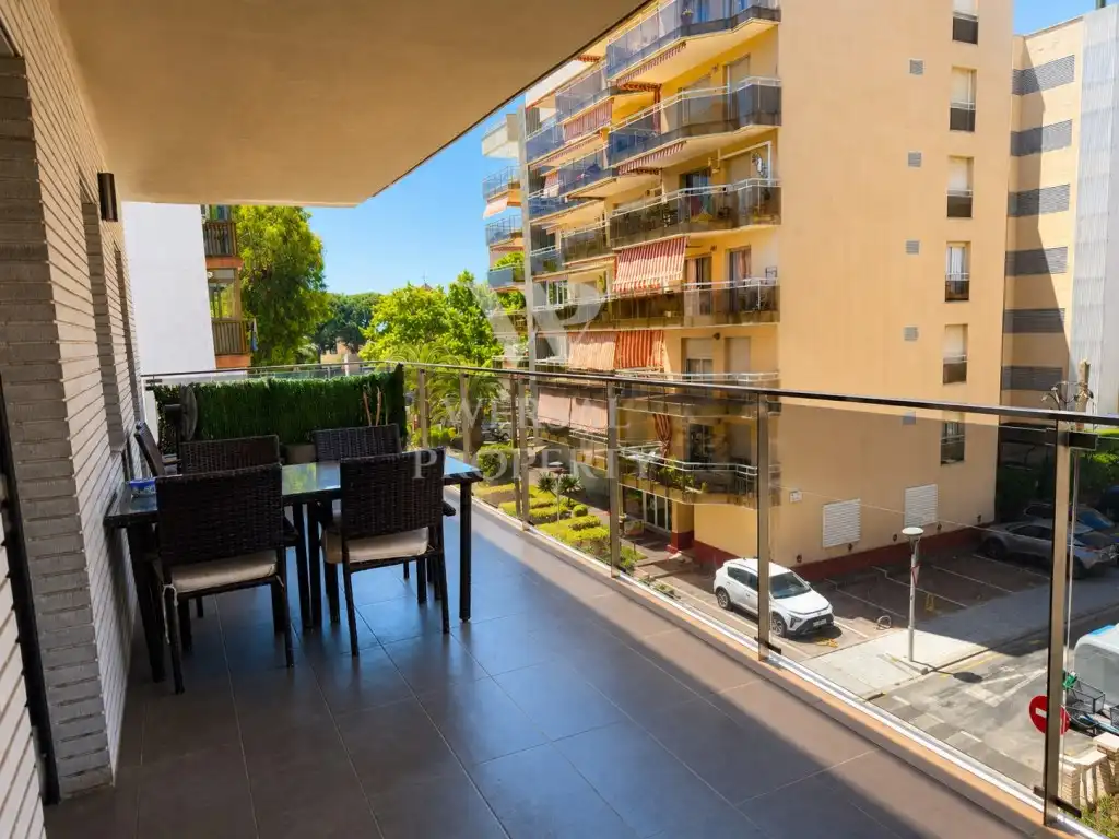 Terrasse von Wohnungen zum Verkauf in Salou mit Klimaanlage, Privatgarten und Möbliert