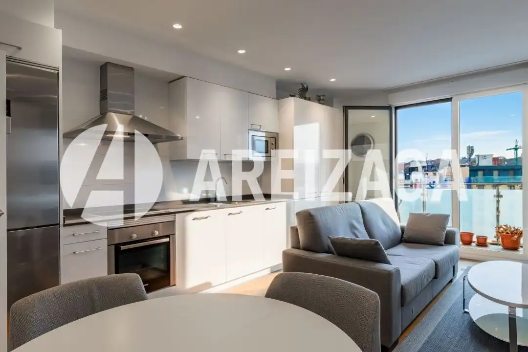 Habitación de Piso en venta en Donostia - San Sebastián  con Calefacción, Terraza y Trastero