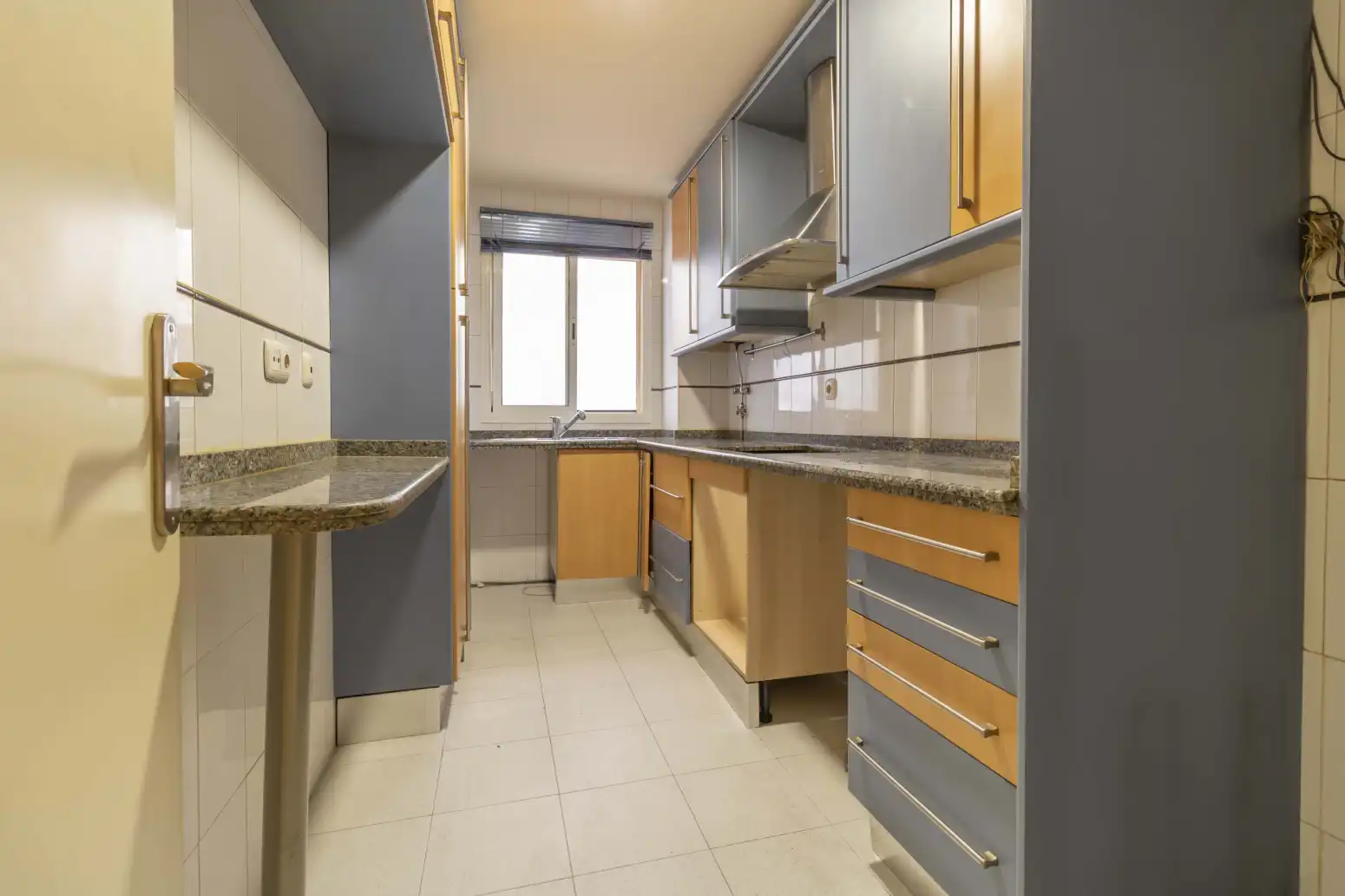 Kitchen of Flat for sale in Sevilla  with Air Conditioner and Storage room