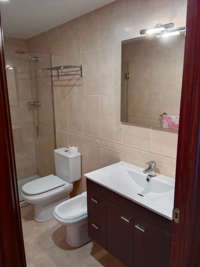 Badezimmer von Wohnung zur Miete in Santa Cruz de Bezana