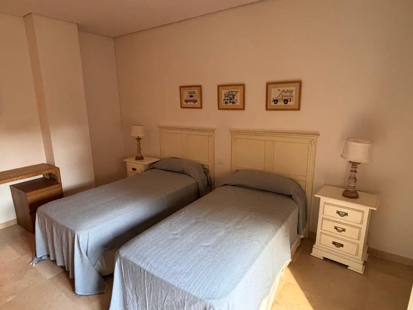 Schlafzimmer von Wohnung zum Verkauf in Sotogrande mit Klimaanlage, Heizung und Privatgarten