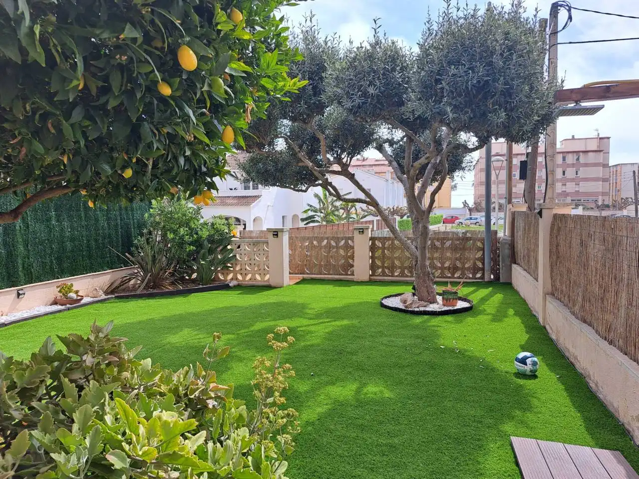 Garten von Haus oder Chalet zur Miete in Vilanova i la Geltrú mit Klimaanlage, Heizung und Privatgarten
