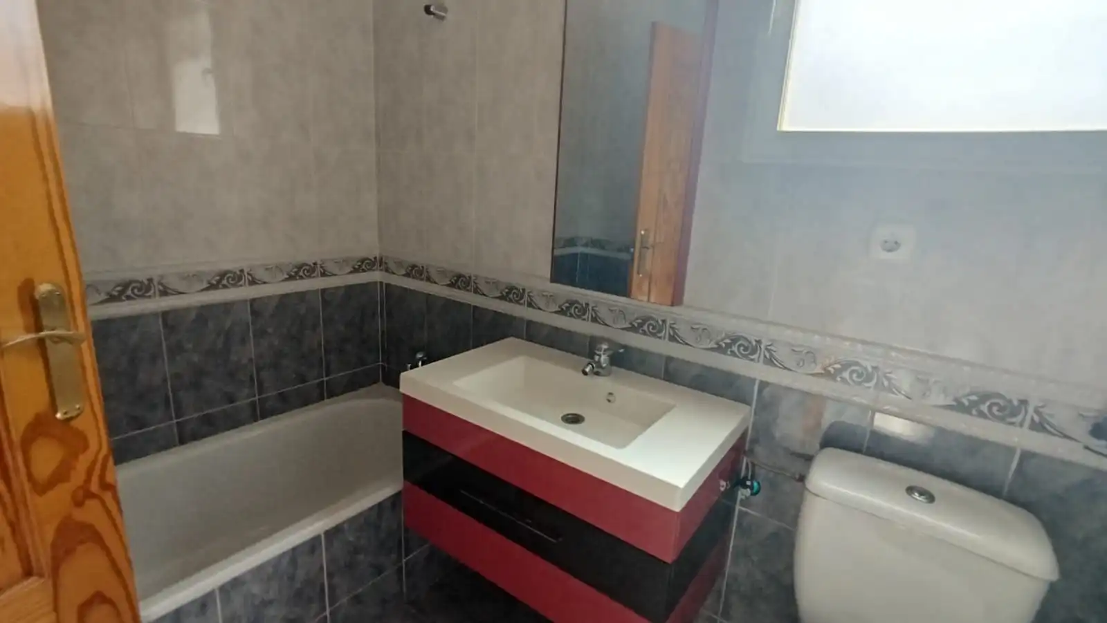 Bany de Casa adosada en venda en Uceda amb Calefacció, Jardí privat i Parquet