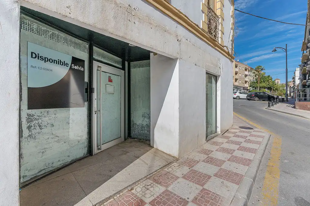 Locale commerciale in affitto a C/ Eras Bajas