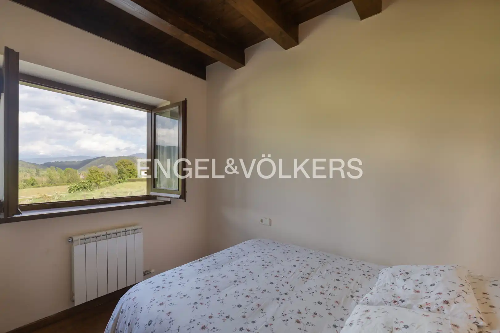 Dormitori de Casa adosada en venda en Bellver de Cerdanya amb Calefacció, Parquet i Terrassa