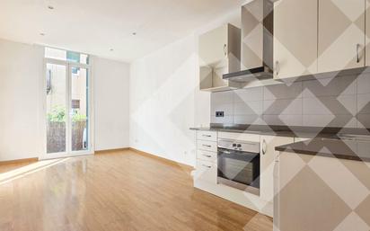 Kitchen of Flat to rent in  Barcelona Capital  with Air Conditioner, Heating and Oven