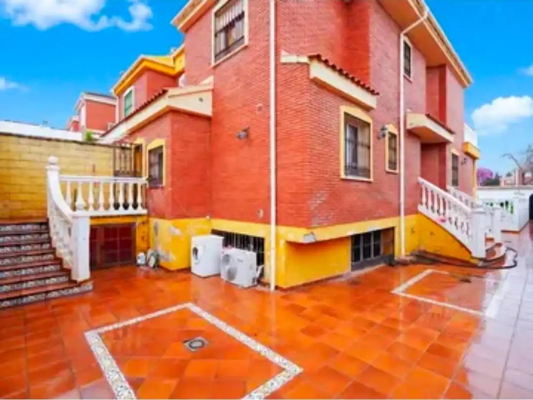 Vista exterior de Casa o xalet en venda en Alhaurín de la Torre amb Jardí privat, Terrassa i Traster