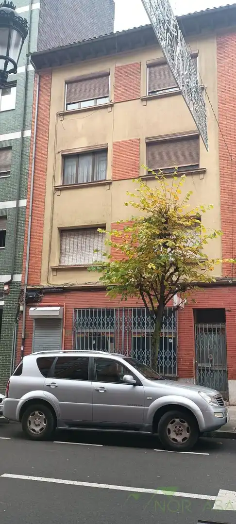 Vista exterior de Edificio en venta en Oviedo 