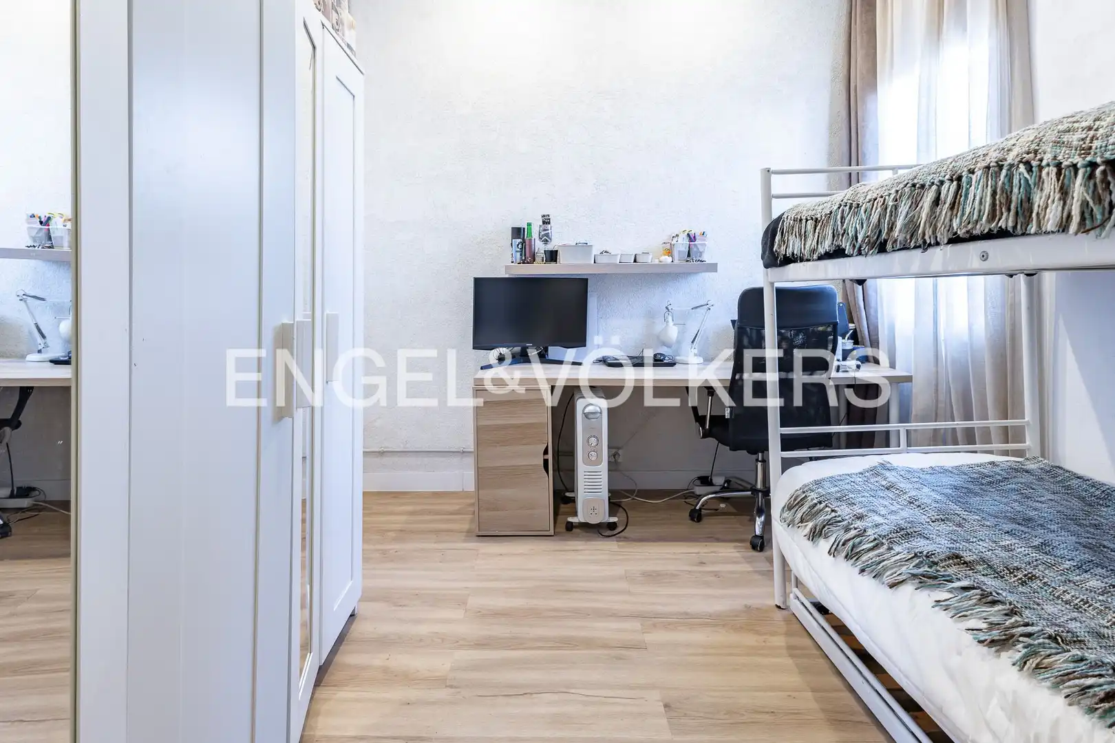Habitación de Casa adosada en venta en Mataró con Aire acondicionado, Calefacción y Amueblado