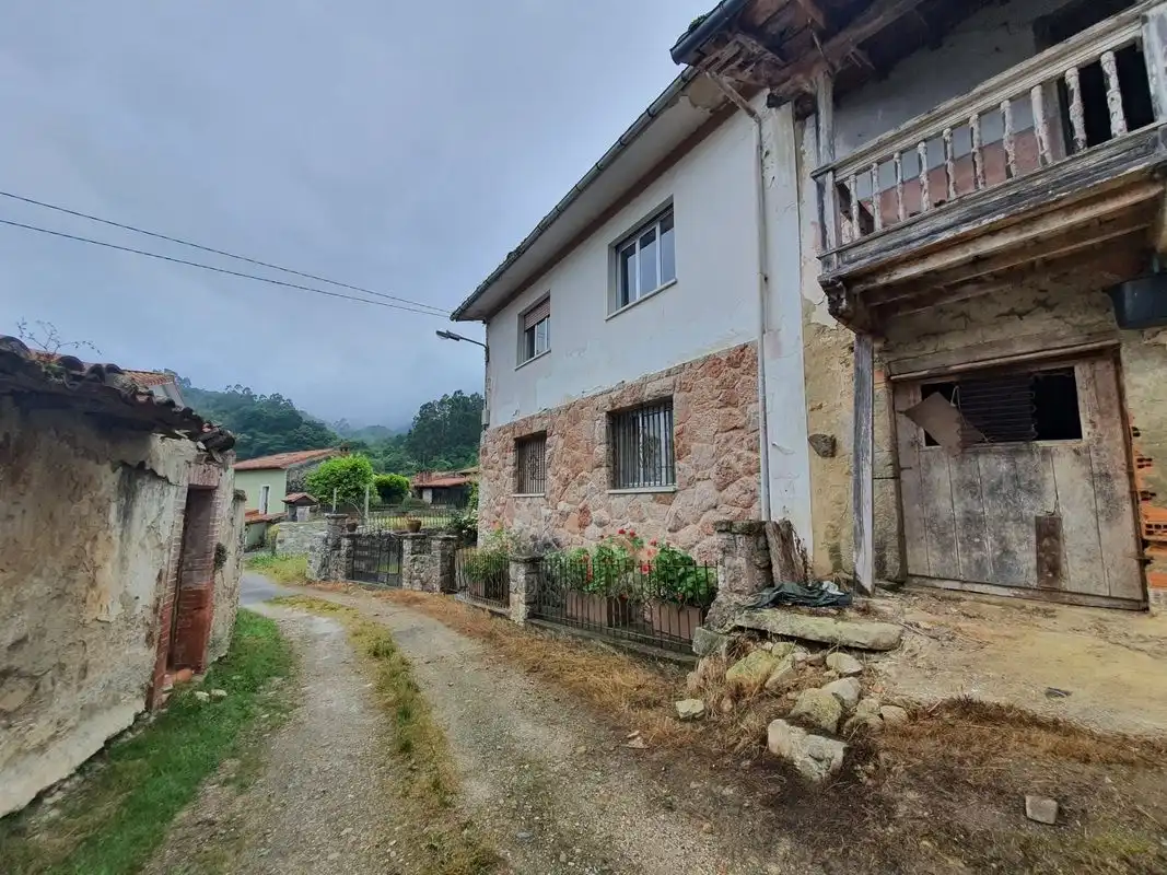 Vista exterior de Casa o xalet en venda en Llanes amb Calefacció i Jardí privat