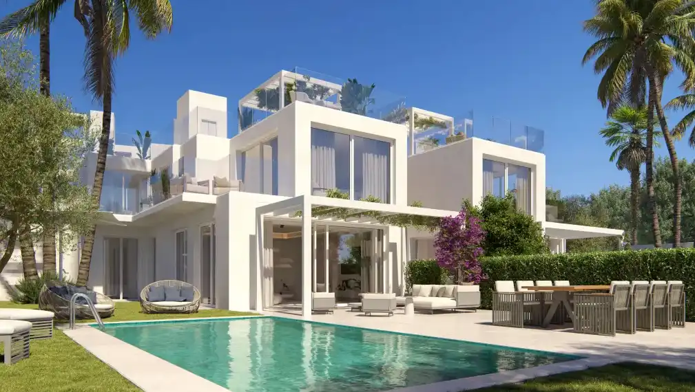 House with pool for sale in El Faro de Calaburra - Chaparral