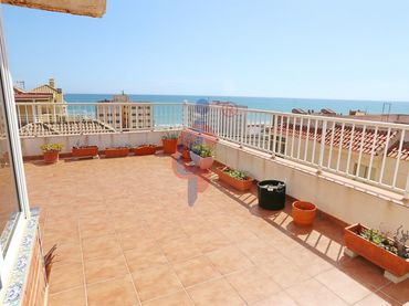 Ático con ascensor en venta en Avenida Cervantes 69