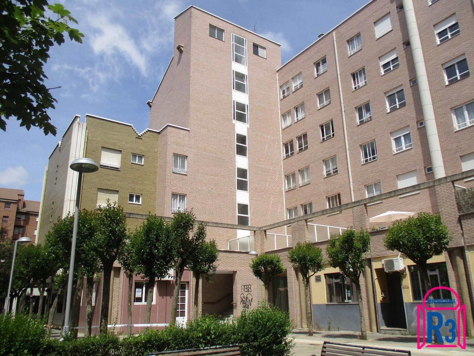 Apartament de lloguer a José Aguado, San Claudio - La Chantría