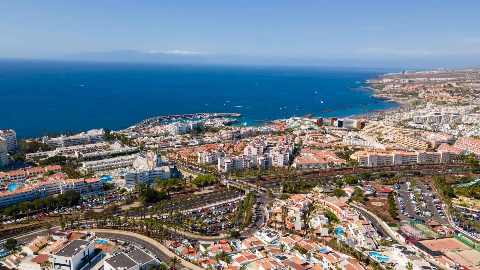 Vista exterior de Apartament en venda en Adeje amb Aire condicionat, Terrassa i Moblat