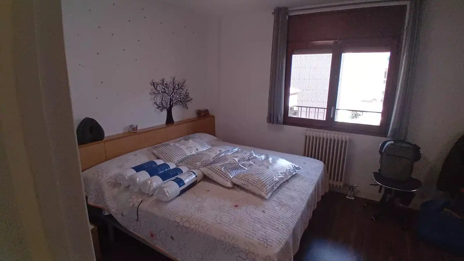 Dormitori de Pis de lloguer en Lleida amb Calefacció, Moblat i Balcó