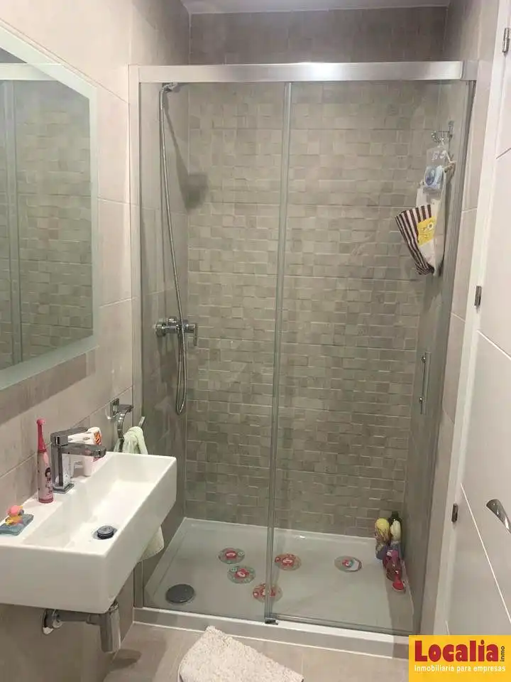 Badezimmer von Wohnung zum Verkauf in Palencia mit Möbliert