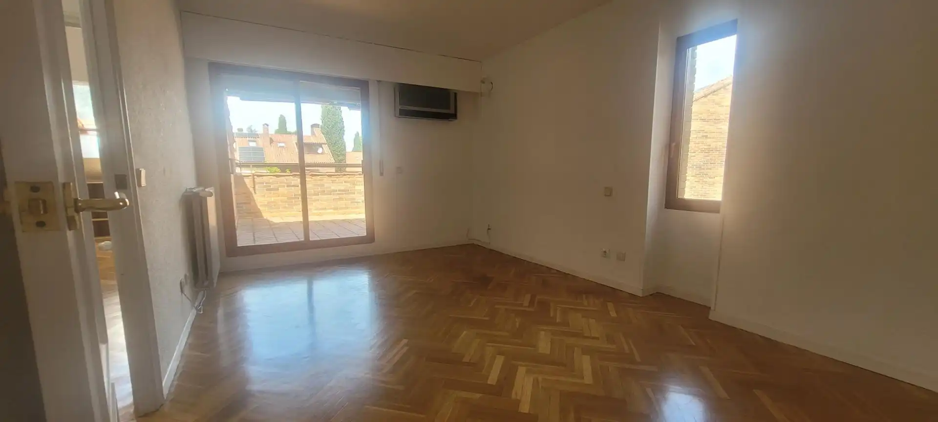 Dormitori de Casa adosada de lloguer en Majadahonda amb Calefacció, Jardí privat i Parquet