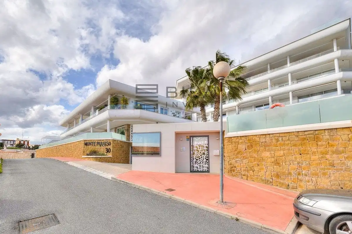 Vista exterior de Piso en venta en Fuengirola con Aire acondicionado, Terraza y Trastero
