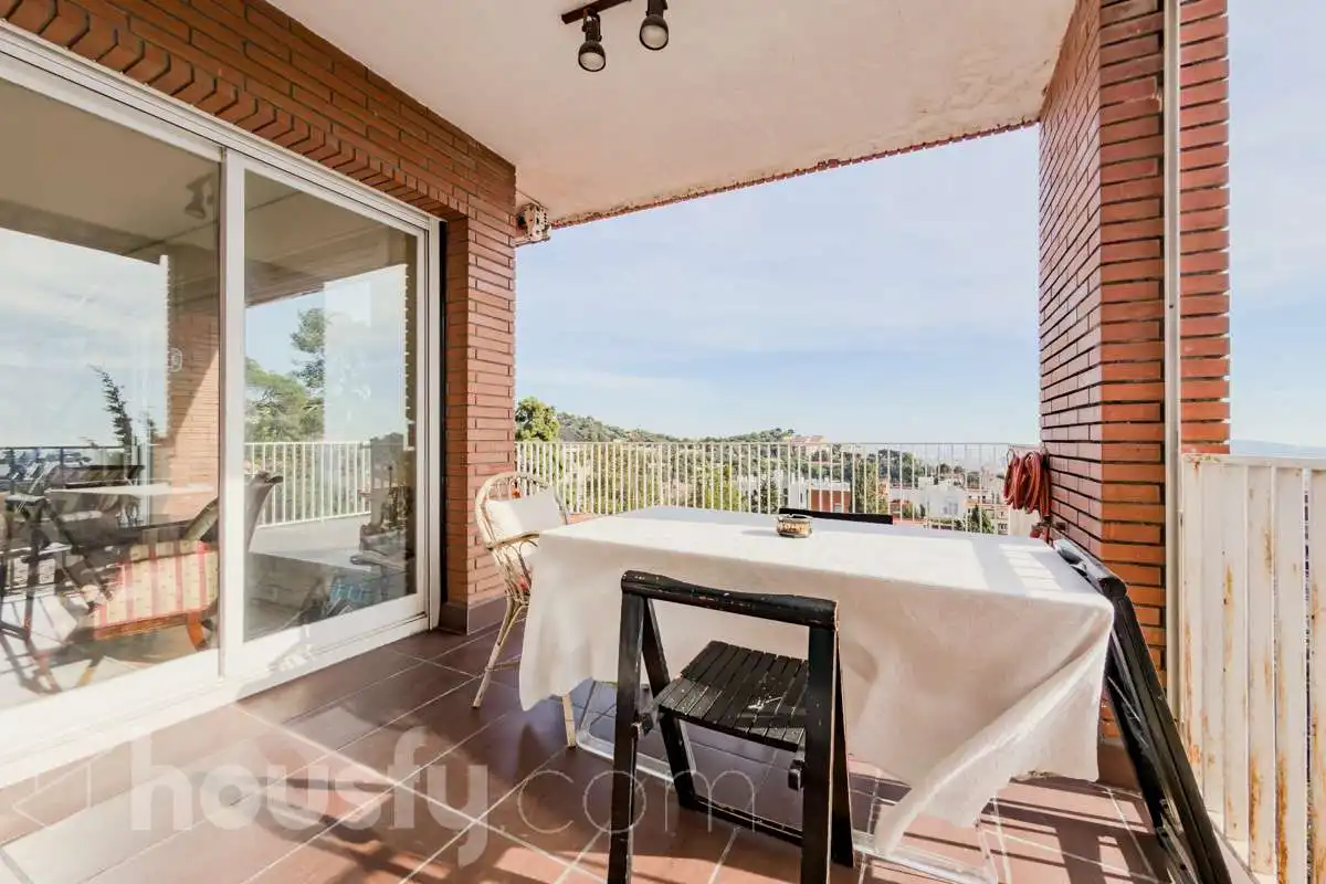 Terrassa de Casa o xalet en venda en Barcelona amb Aire condicionat, Calefacció i Jardí privat