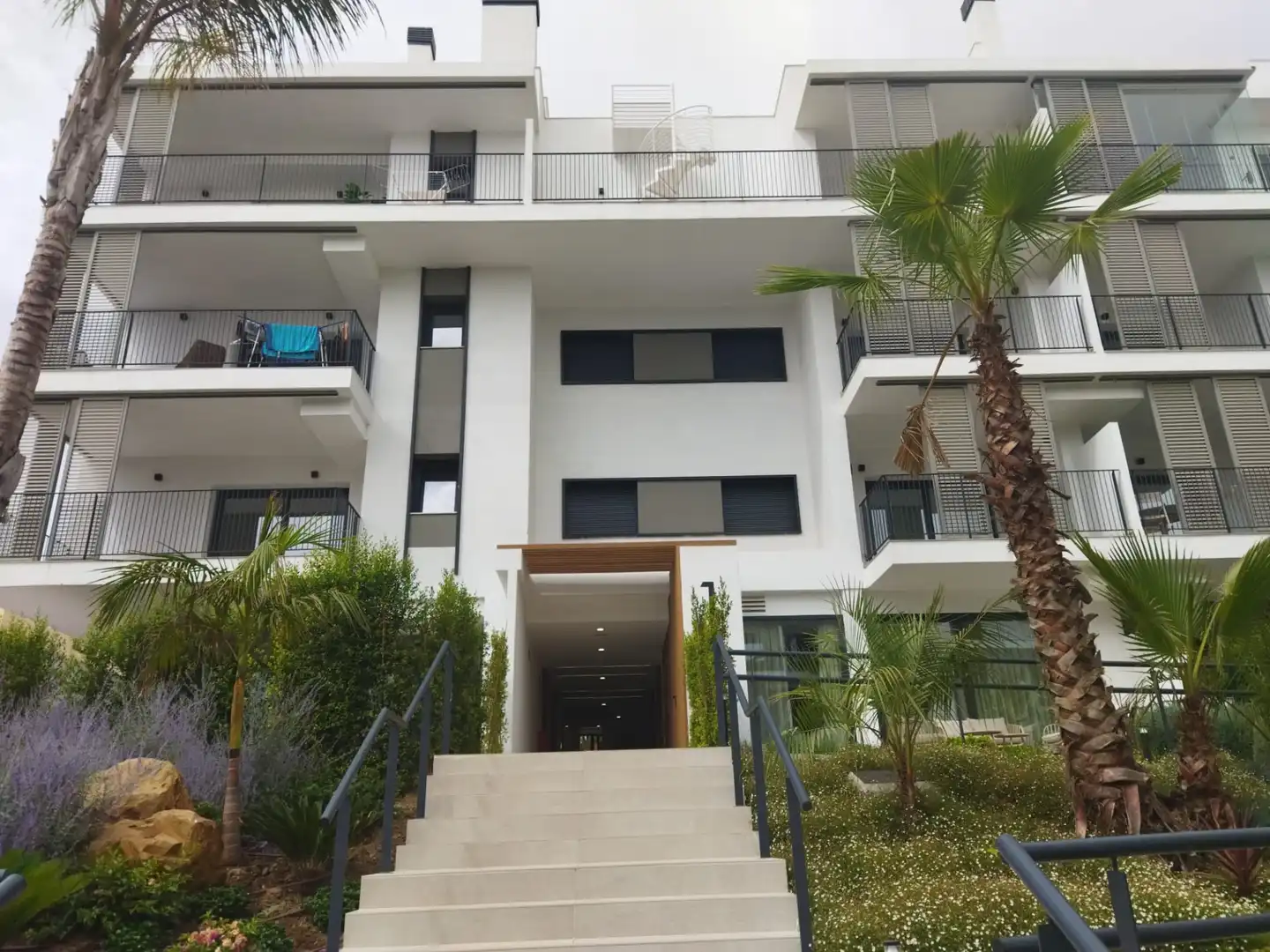 Vista exterior de Apartament de lloguer en Estepona amb Aire condicionat, Terrassa i Traster